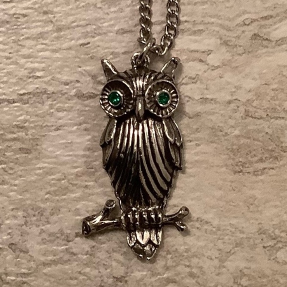 New vintage owl  Bird pendant necklace (costume silver)